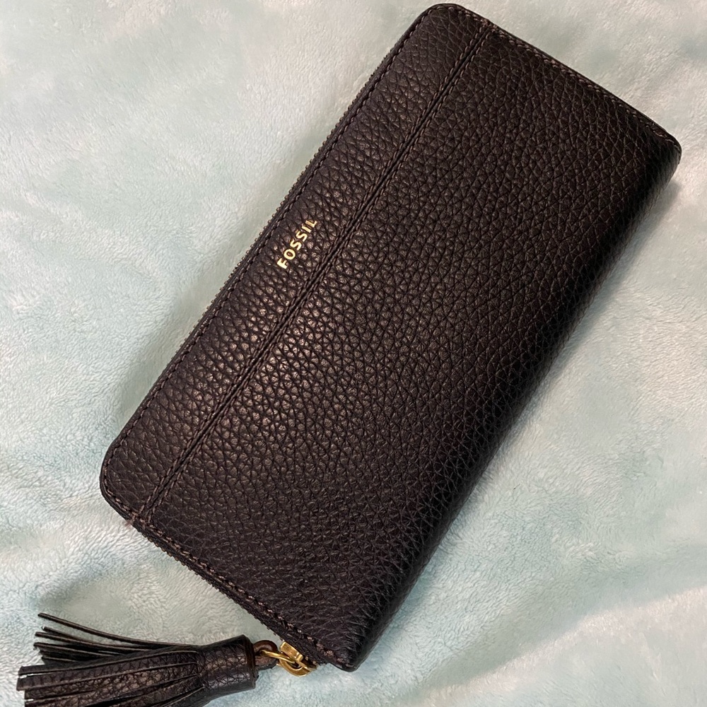 Fossil women’s zip around wallet